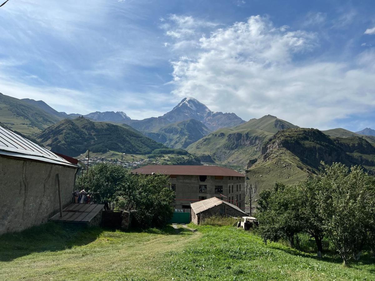 Mikheil Pitskhelauri Guest House Kazbegi Eksteriør bilde