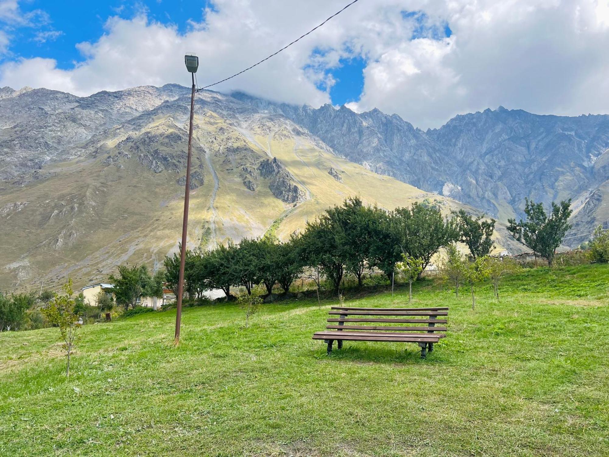 Mikheil Pitskhelauri Guest House Kazbegi Eksteriør bilde