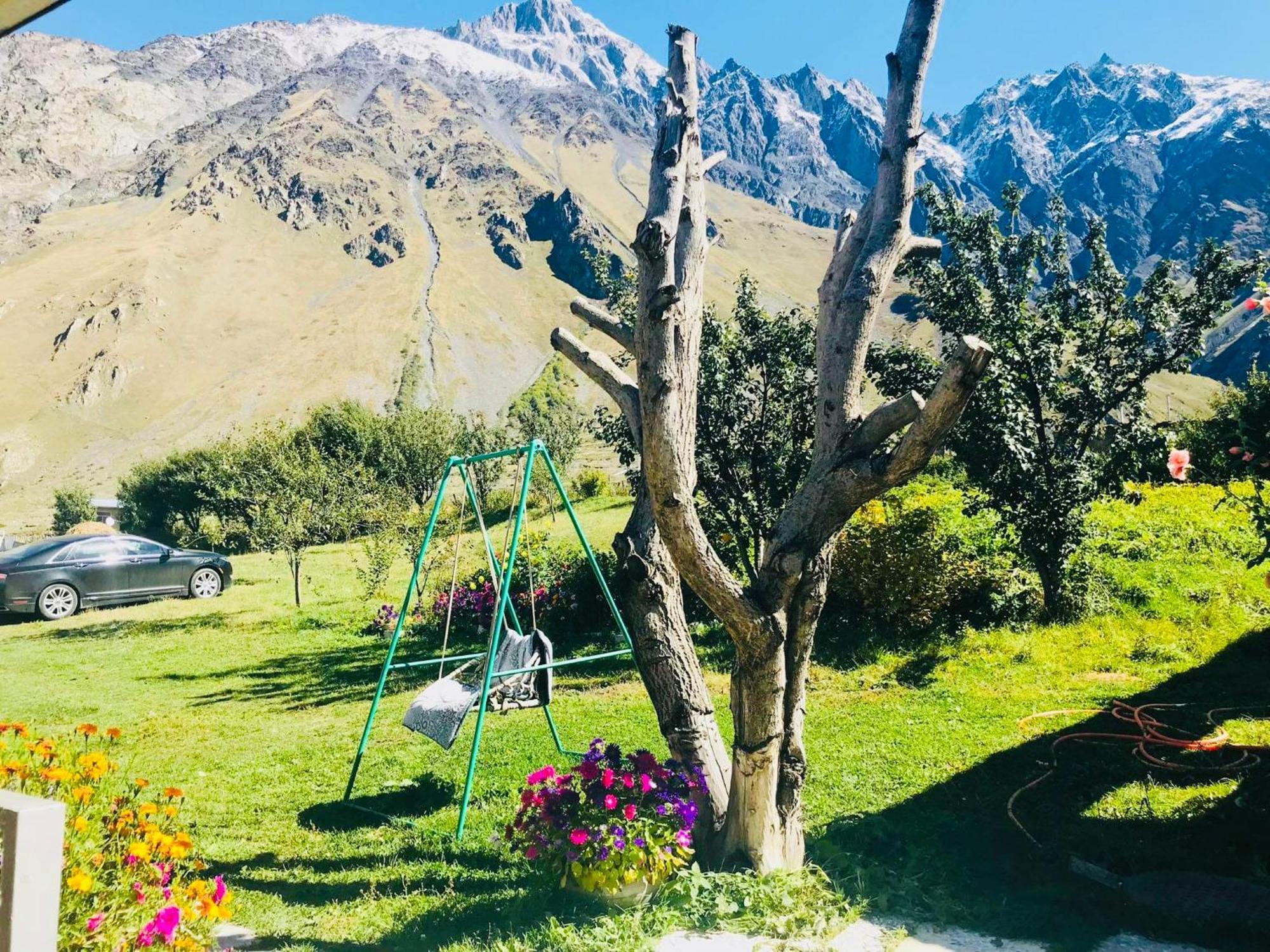 Mikheil Pitskhelauri Guest House Kazbegi Eksteriør bilde