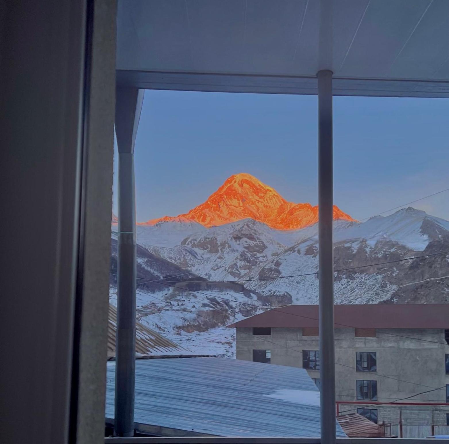 Mikheil Pitskhelauri Guest House Kazbegi Eksteriør bilde